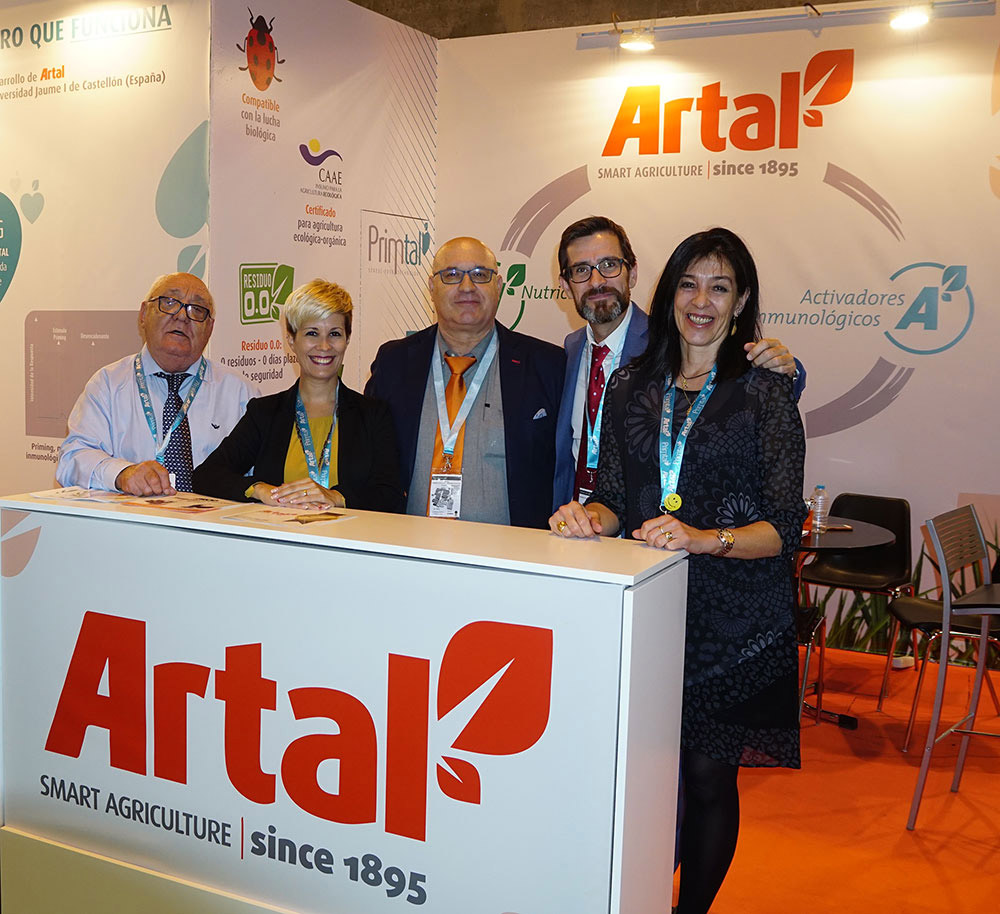Équipe humaine du fabricant d'engrais ARTAL Smart Agriculture